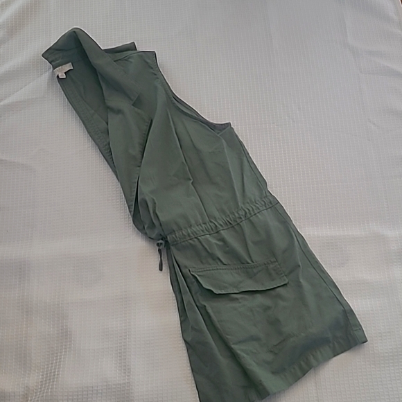 Collared Utility Vest with Pockets - Picture 6 of 9